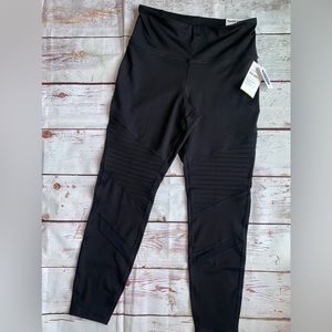 BNWT Old Navy Women’s Go Dry High Rise 7/8 ankle Elevate Leggings black size MED